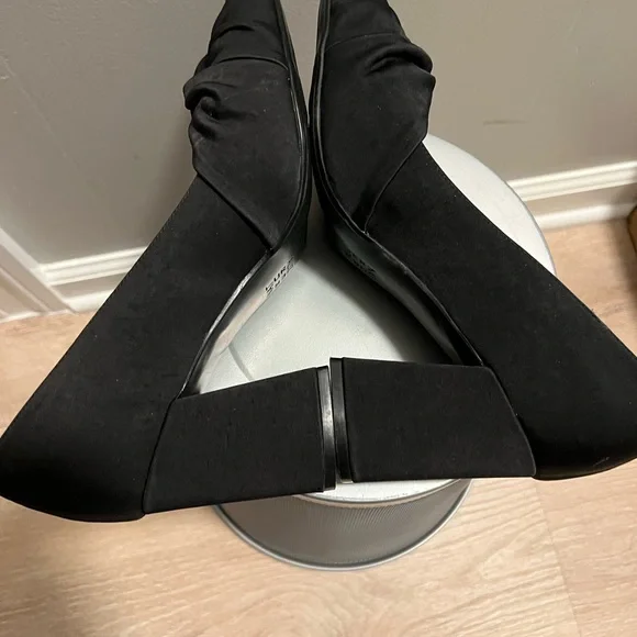 Brand New Naturalizer Heels Pumps Size 9 1/2 Black . No box - Picture 2 of 9